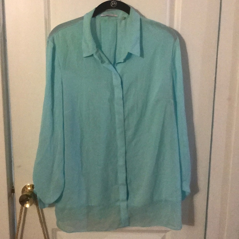 🥳 5 for $25 🥳 Tahari Blouse